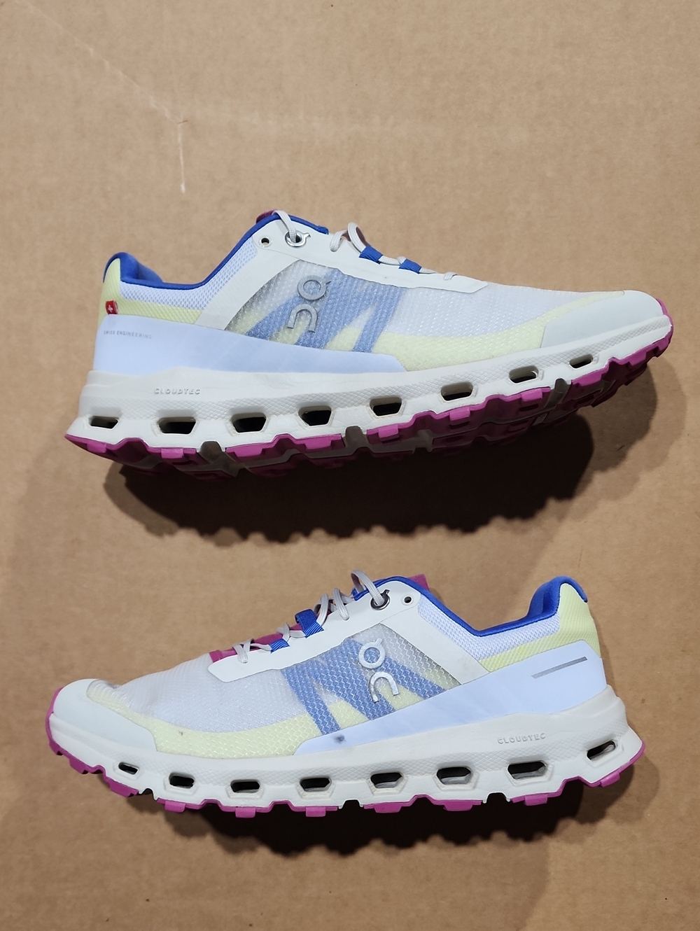 ON RUNNING Cloudvista Womens Trail Shoes Heather Rhubarb Sz 9.5